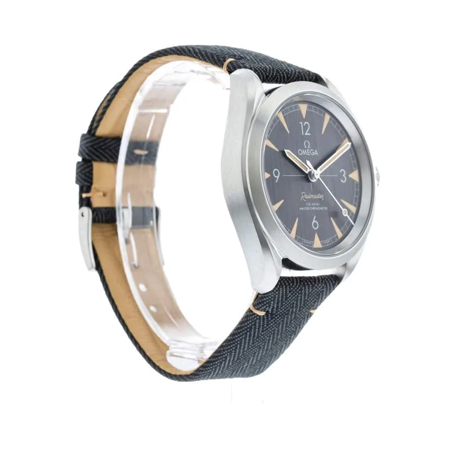Omega Railmaster Co-Axial Master Chronometer Black Dial 220.12.40.20.01.001 Detailed Replica — detail 3