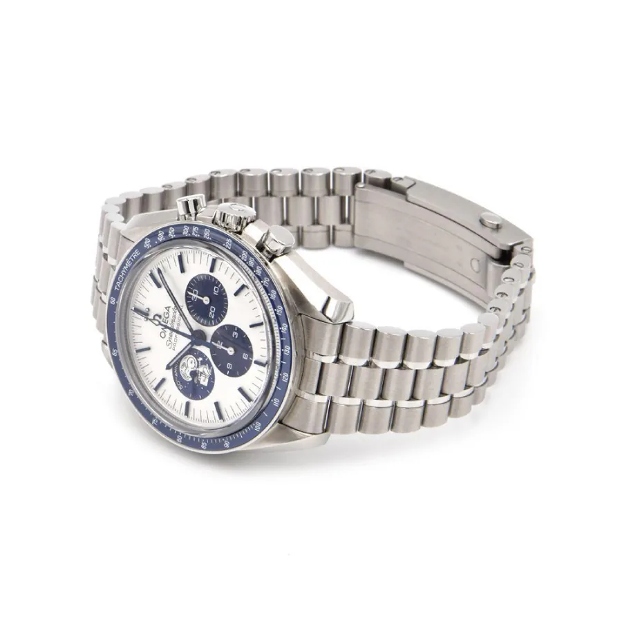 Omega Speedmaster 310.32.42.50.02.001 “Silver Snoopy Award” — detail 2