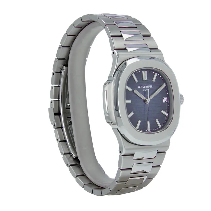 Patek Philippe Nautilus 5711/1A-010 Blue Dial Signature Replica 1:1 — detail 2