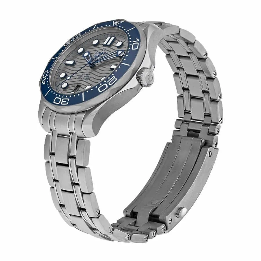 Omega Seamaster Diver 007 Edition 210.30.42.20.06.001 Ultra Realistic Replica — detail 3